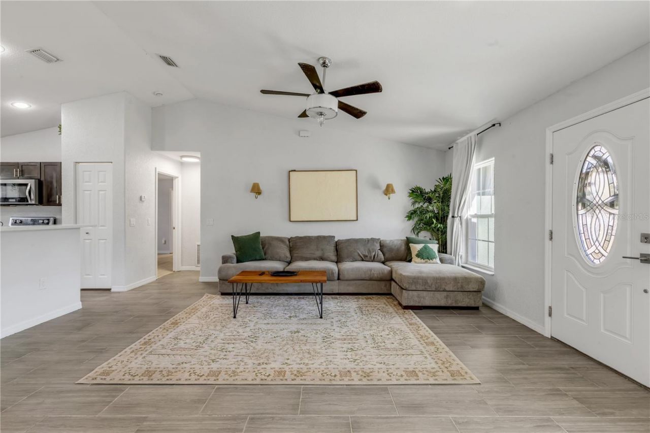 1740 East Parkway , Deland, FL 32724 Photo