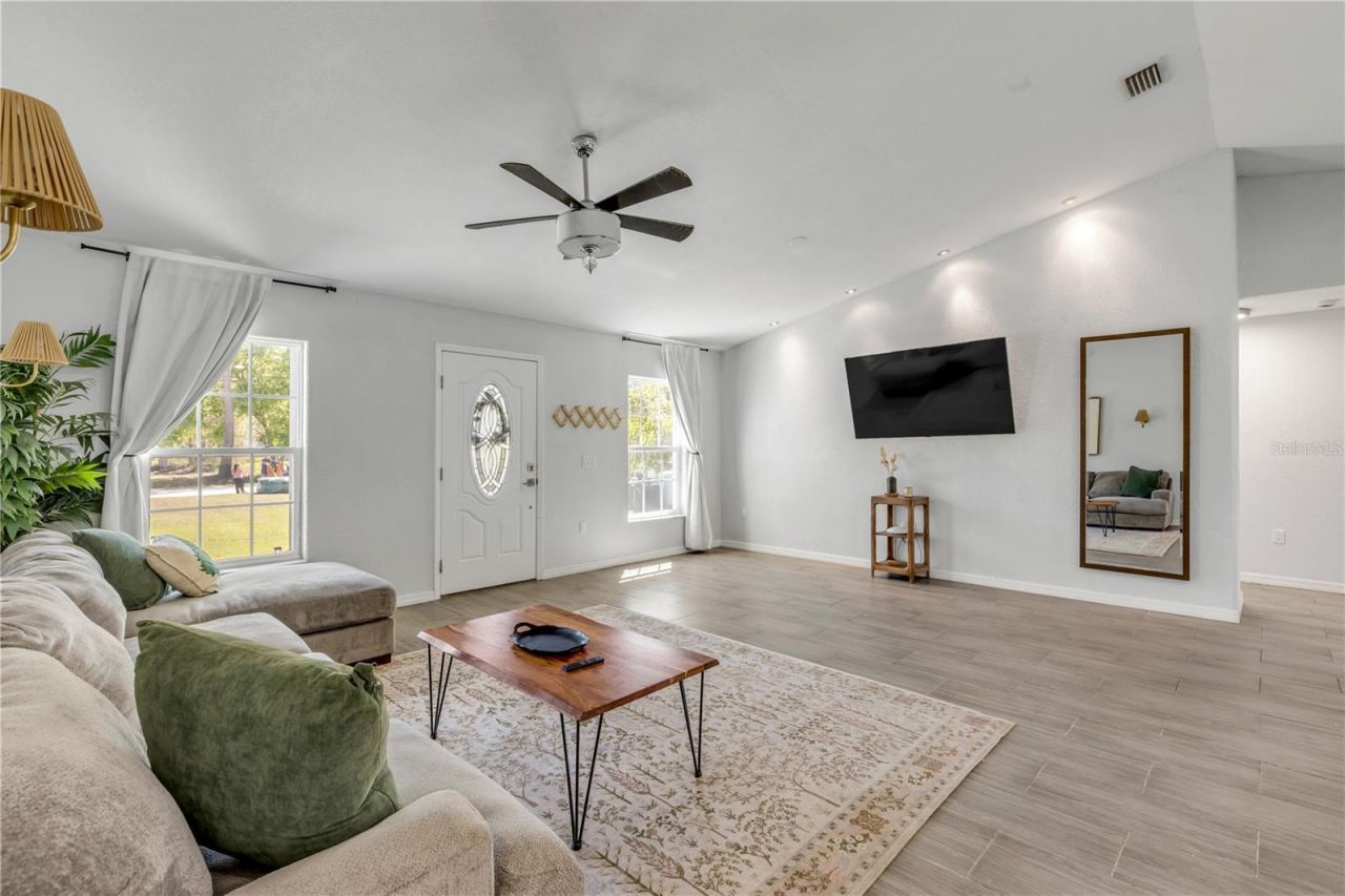 1740 East Parkway , Deland, FL 32724 Photo