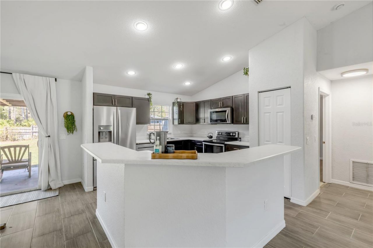 1740 East Parkway , Deland, FL 32724 Photo