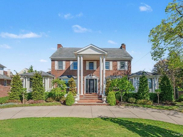 23 Center Drive, Malba, NY 11357
