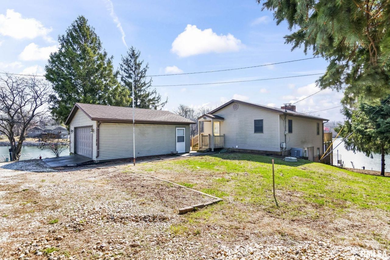 565 Paw Paw Road, Petersburg, IL 62675 Main Photo