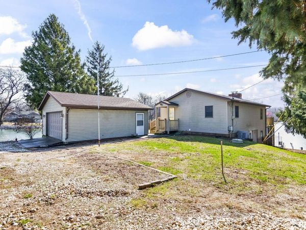 565 PAW PAW Road, Petersburg, IL 62675