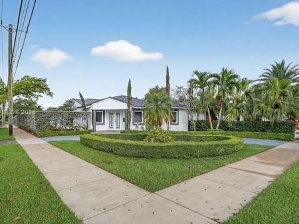 588 Mokena Dr , Miami Springs, FL 33166