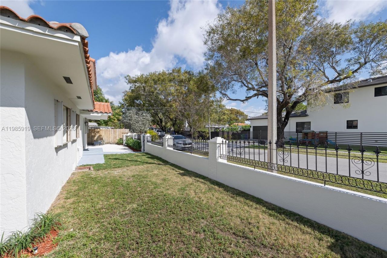 5251 SW 6th St, Miami, FL 33134 Photo