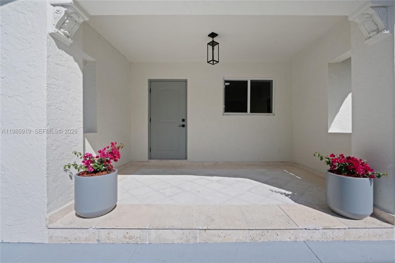 5251 SW 6th St , Miami, FL 33134 Photo