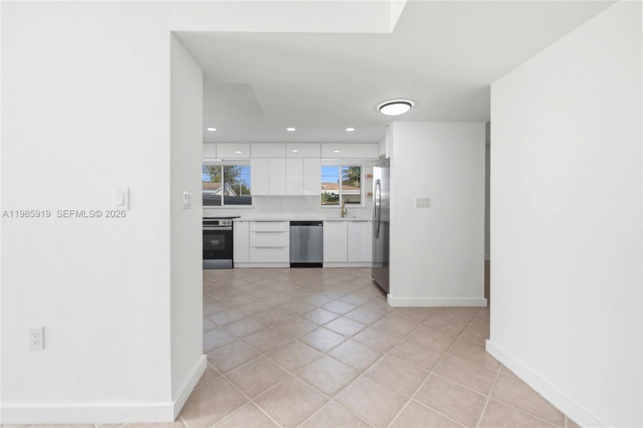 5251 SW 6th St, Miami, FL 33134 Photo