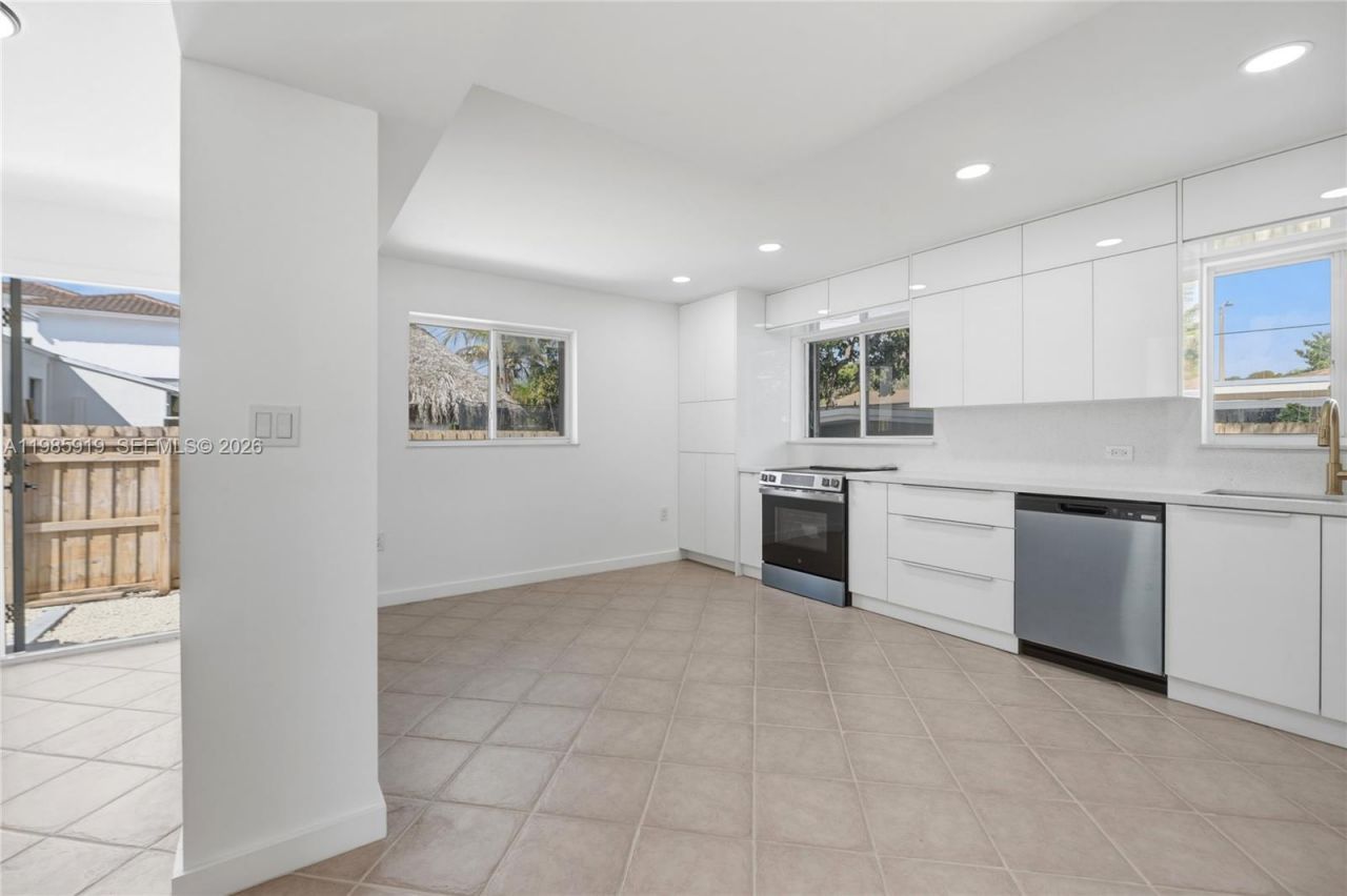 5251 SW 6th St , Miami, FL 33134 Photo