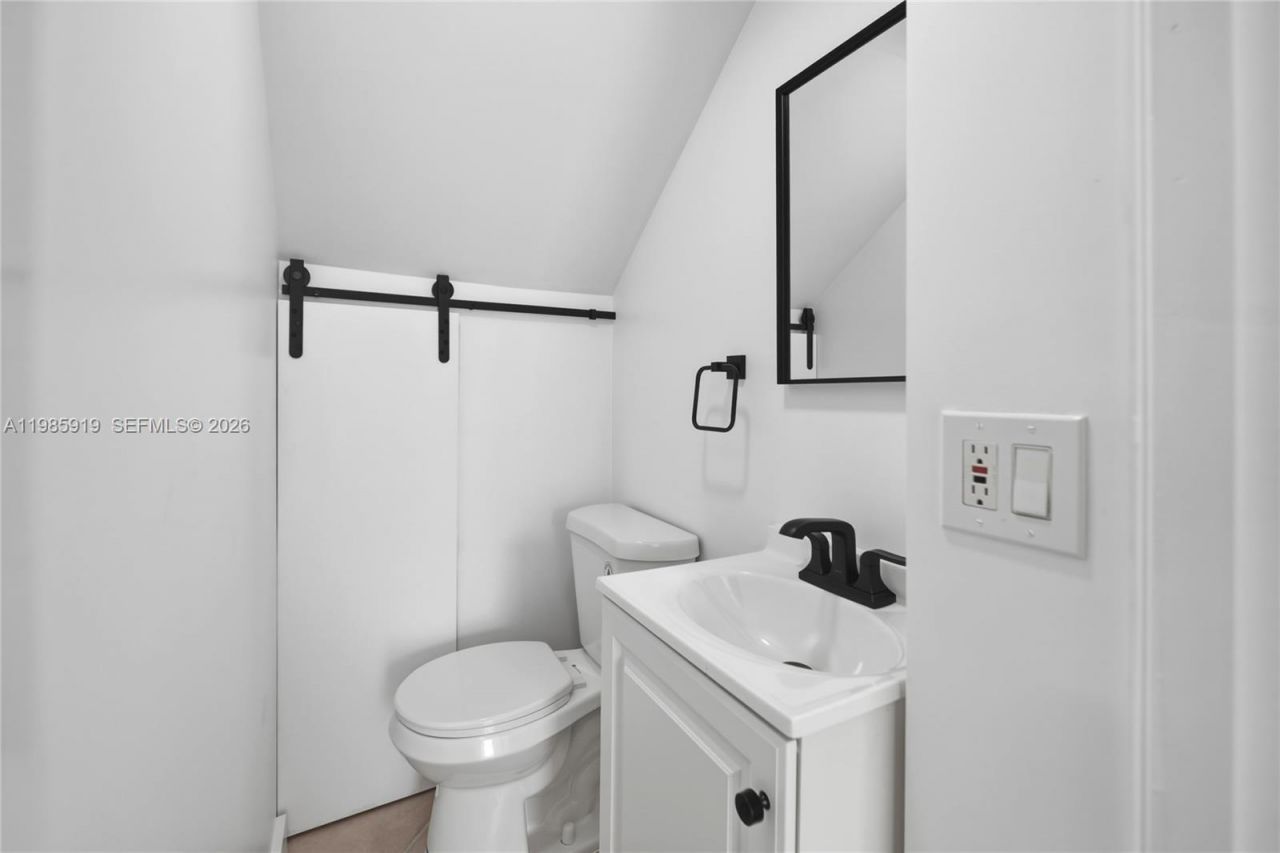 5251 SW 6th St , Miami, FL 33134 Photo