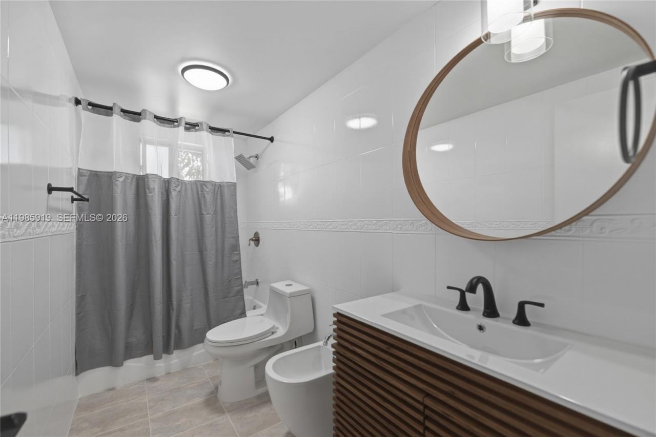 5251 SW 6th St , Miami, FL 33134 Photo