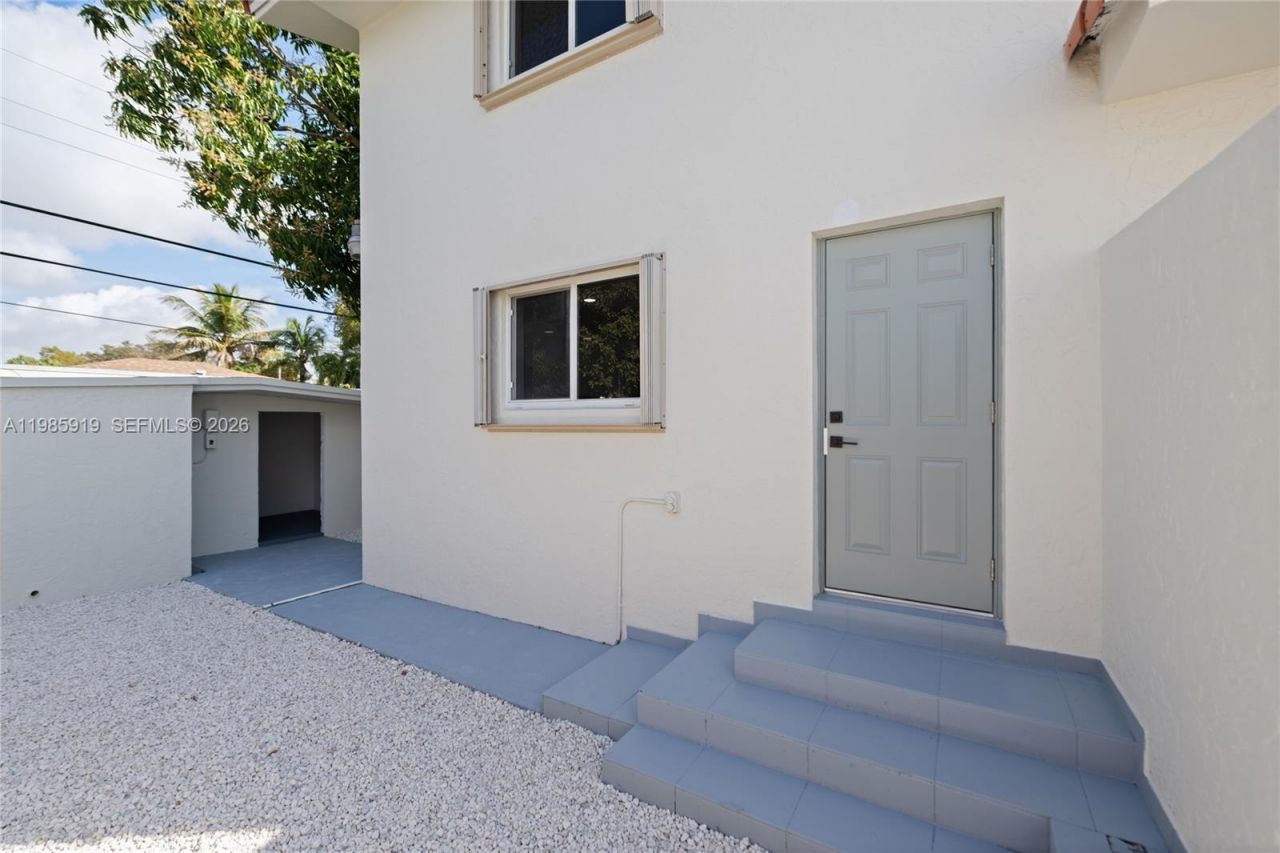5251 SW 6th St, Miami, FL 33134 Photo