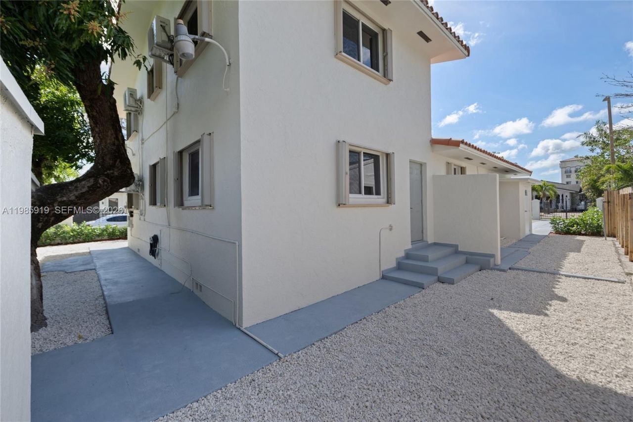 5251 SW 6th St, Miami, FL 33134 Photo