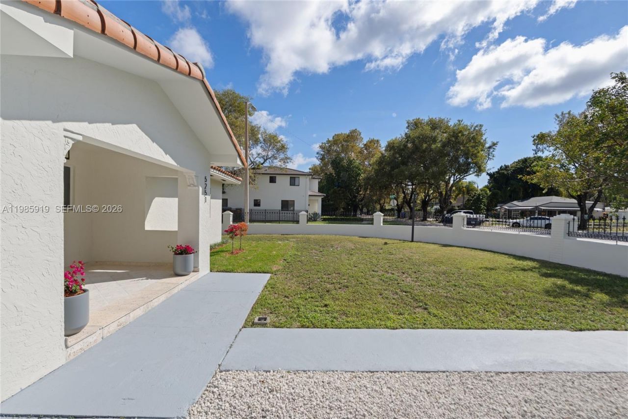 5251 SW 6th St , Miami, FL 33134 Photo