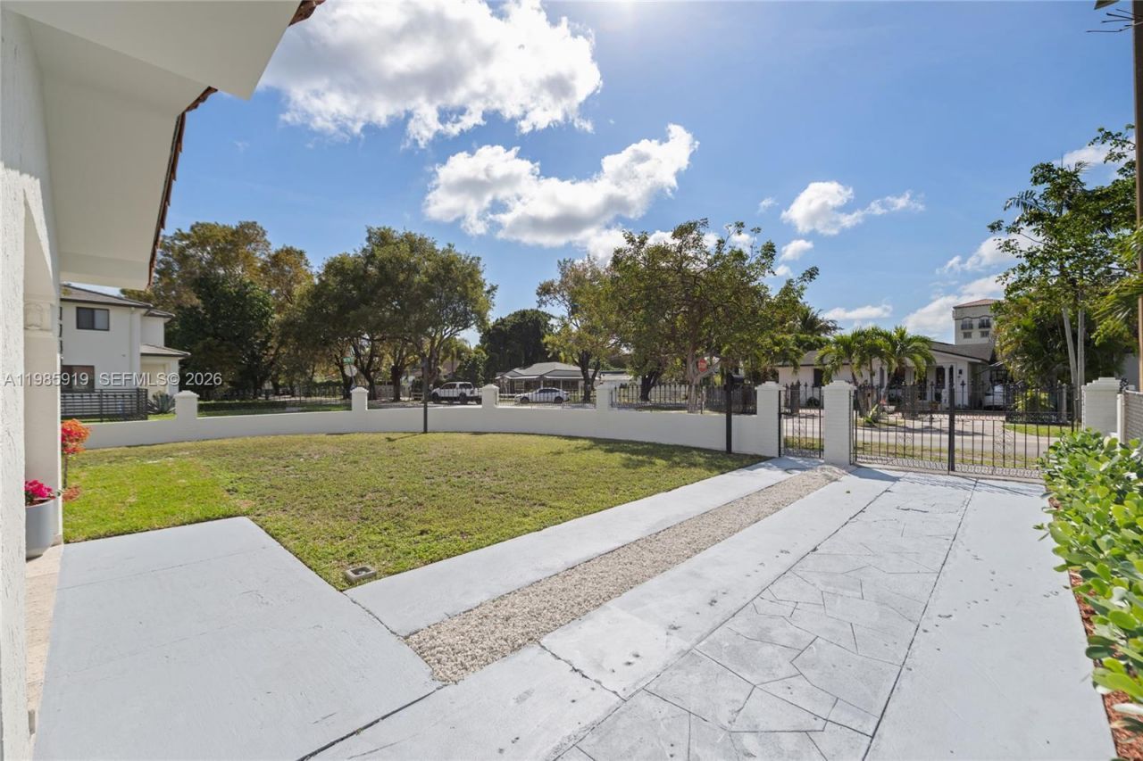 5251 SW 6th St , Miami, FL 33134 Photo