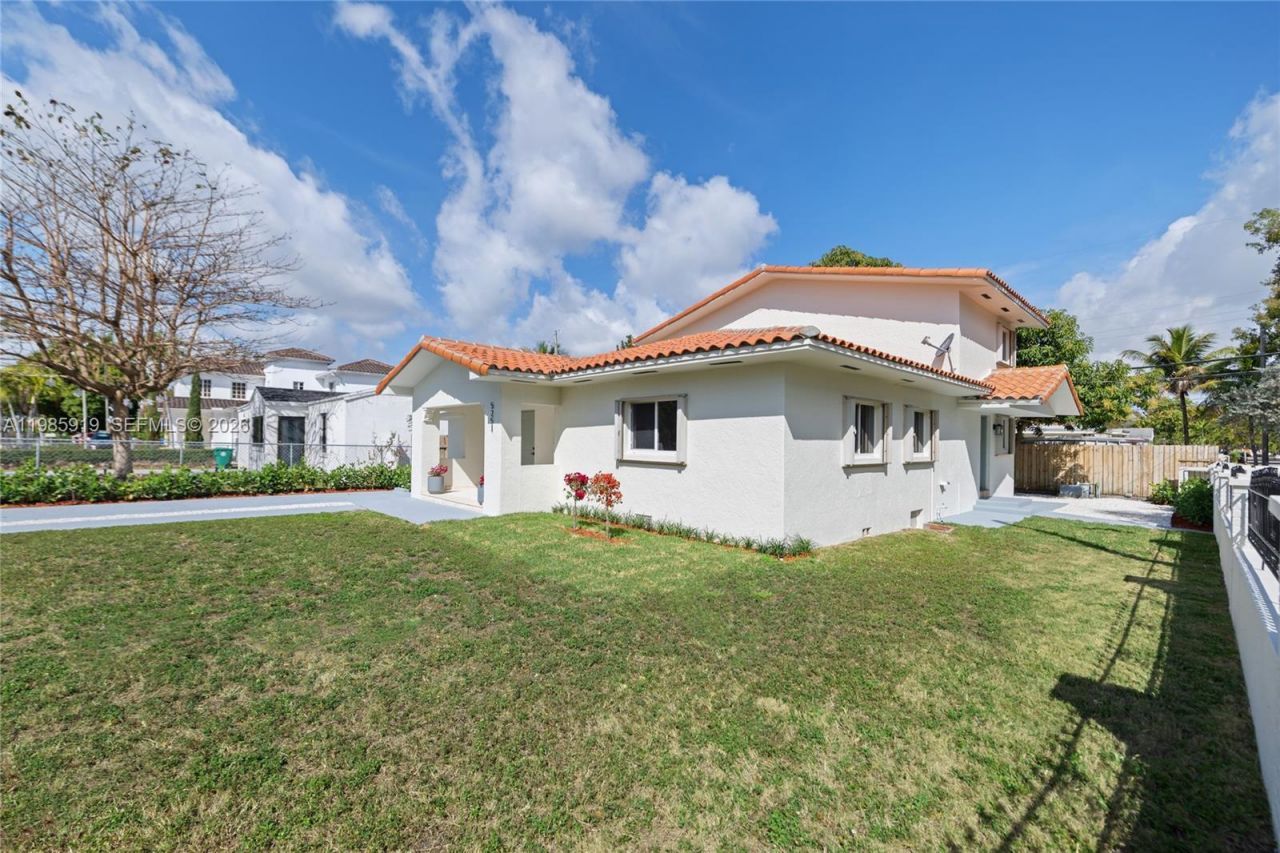 5251 SW 6th St , Miami, FL 33134 Photo