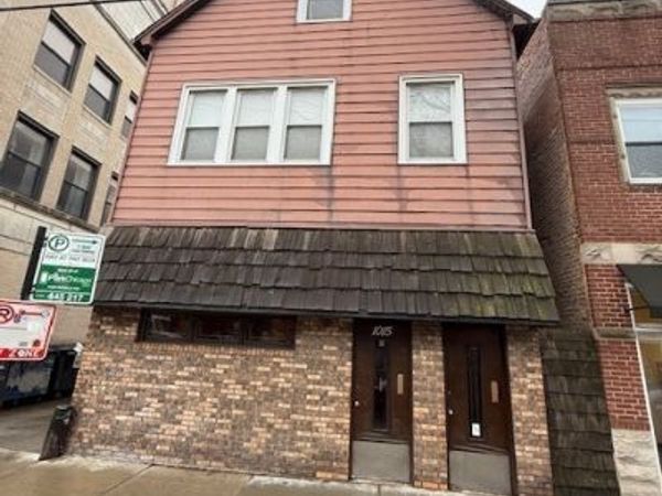 1015 W Belmont Avenue , Chicago, IL 60657