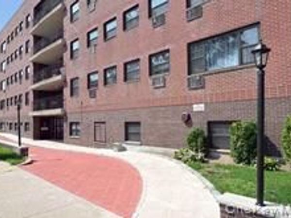 135 Third Avenue , Unit 1J, Mineola, NY 11501