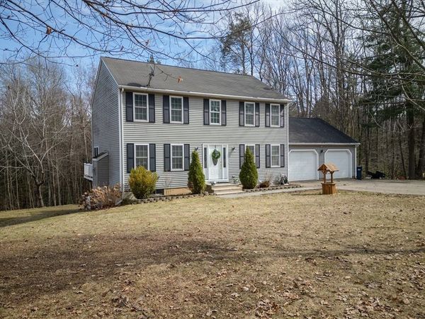 11 Lauren Ln, Sturbridge, MA 01518