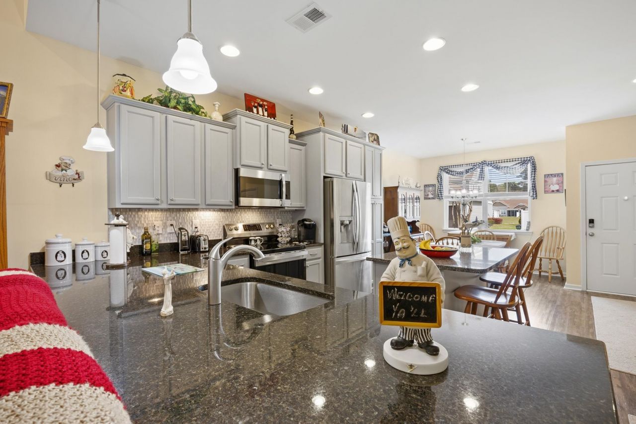 188 Machrie Loop Photo 11