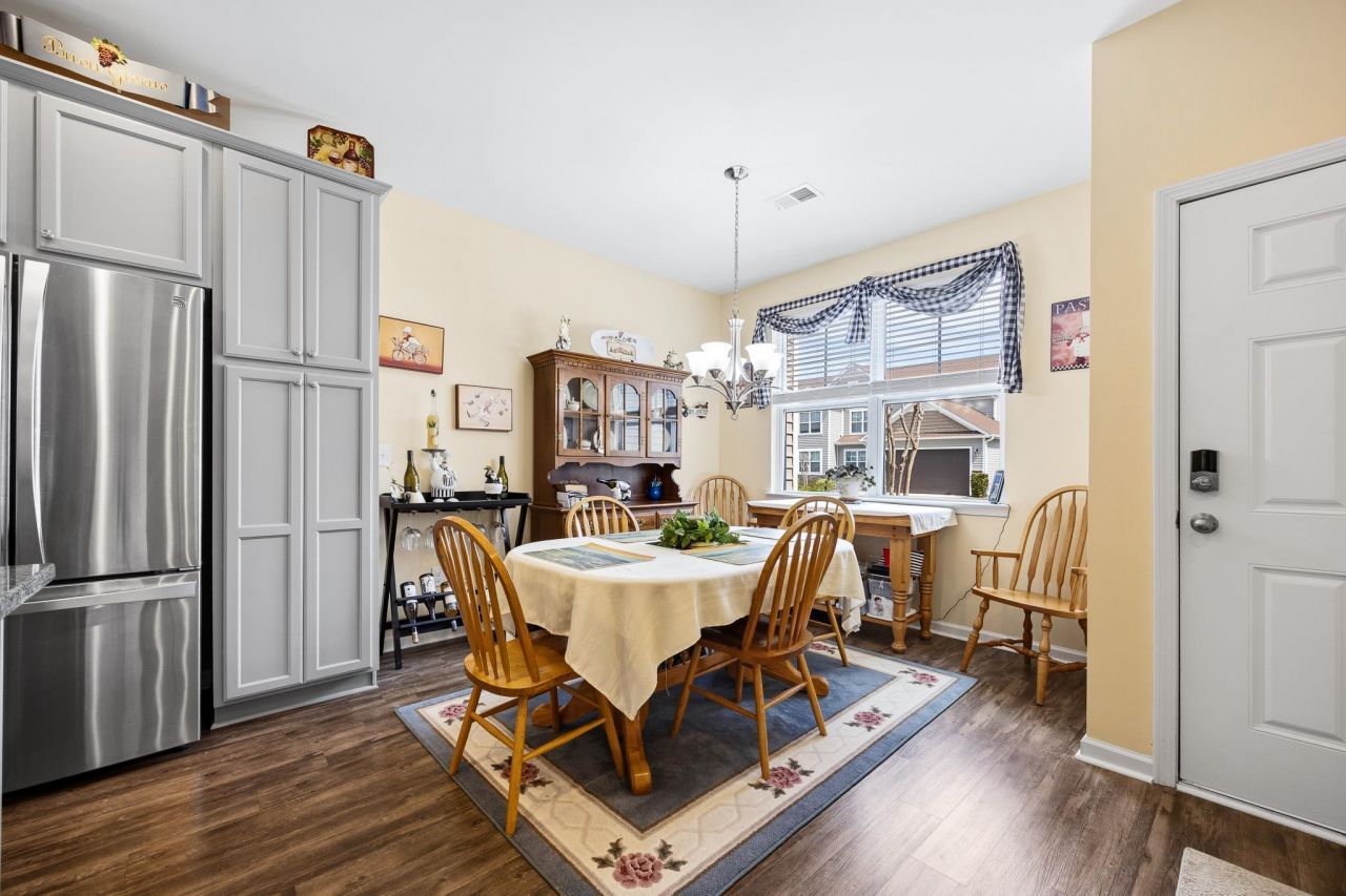 188 Machrie Loop Photo 15