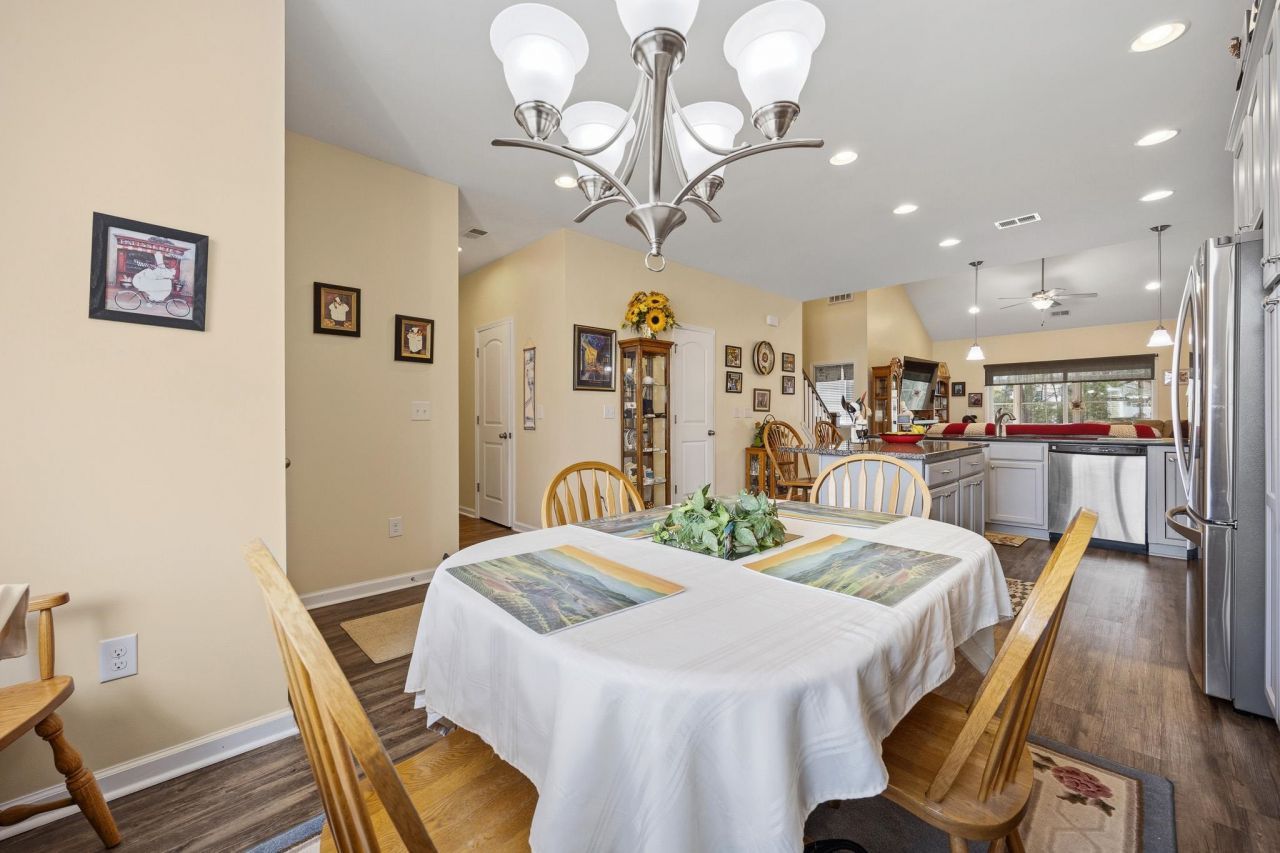 188 Machrie Loop Photo 16