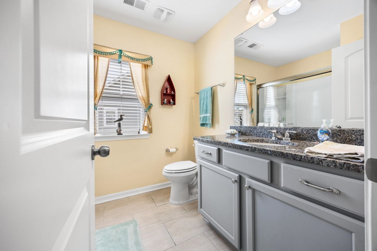 188 Machrie Loop Photo 32