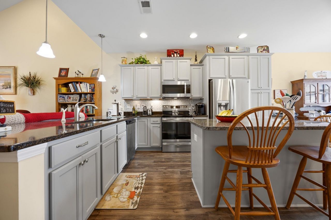 188 Machrie Loop Photo 6