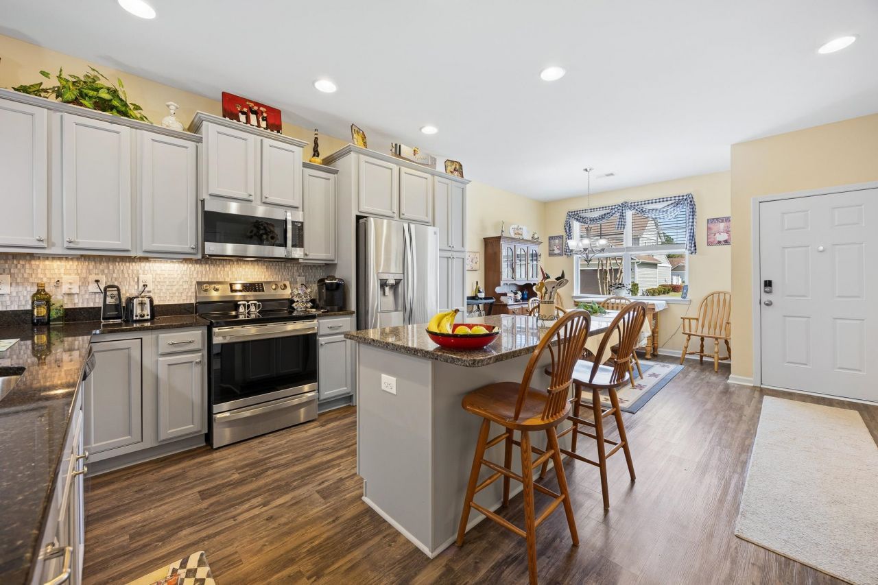 188 Machrie Loop Photo 8