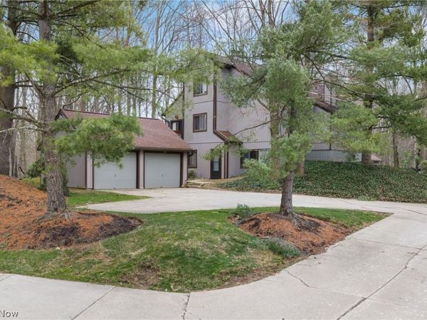 2141 Pinebrook Trail , Cuyahoga Falls, OH 44223