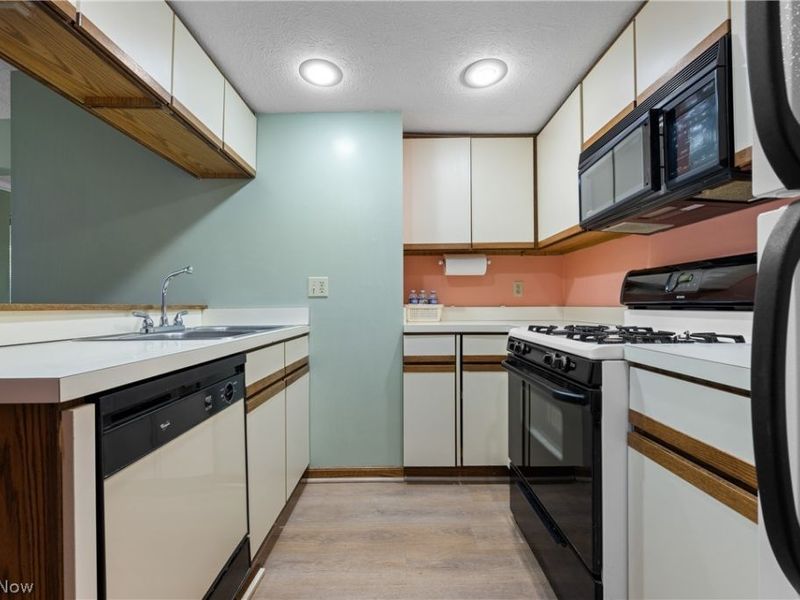 2141 Pinebrook Trail , Cuyahoga Falls, OH 44223 Photo 14