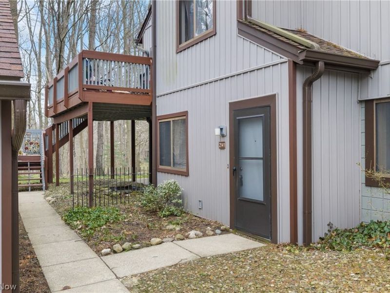 2141 Pinebrook Trail , Cuyahoga Falls, OH 44223 Photo 5