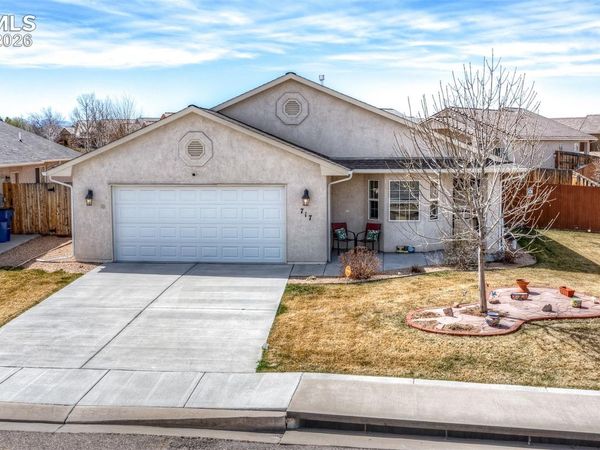 717 Edna Lane, Pueblo, CO 81005