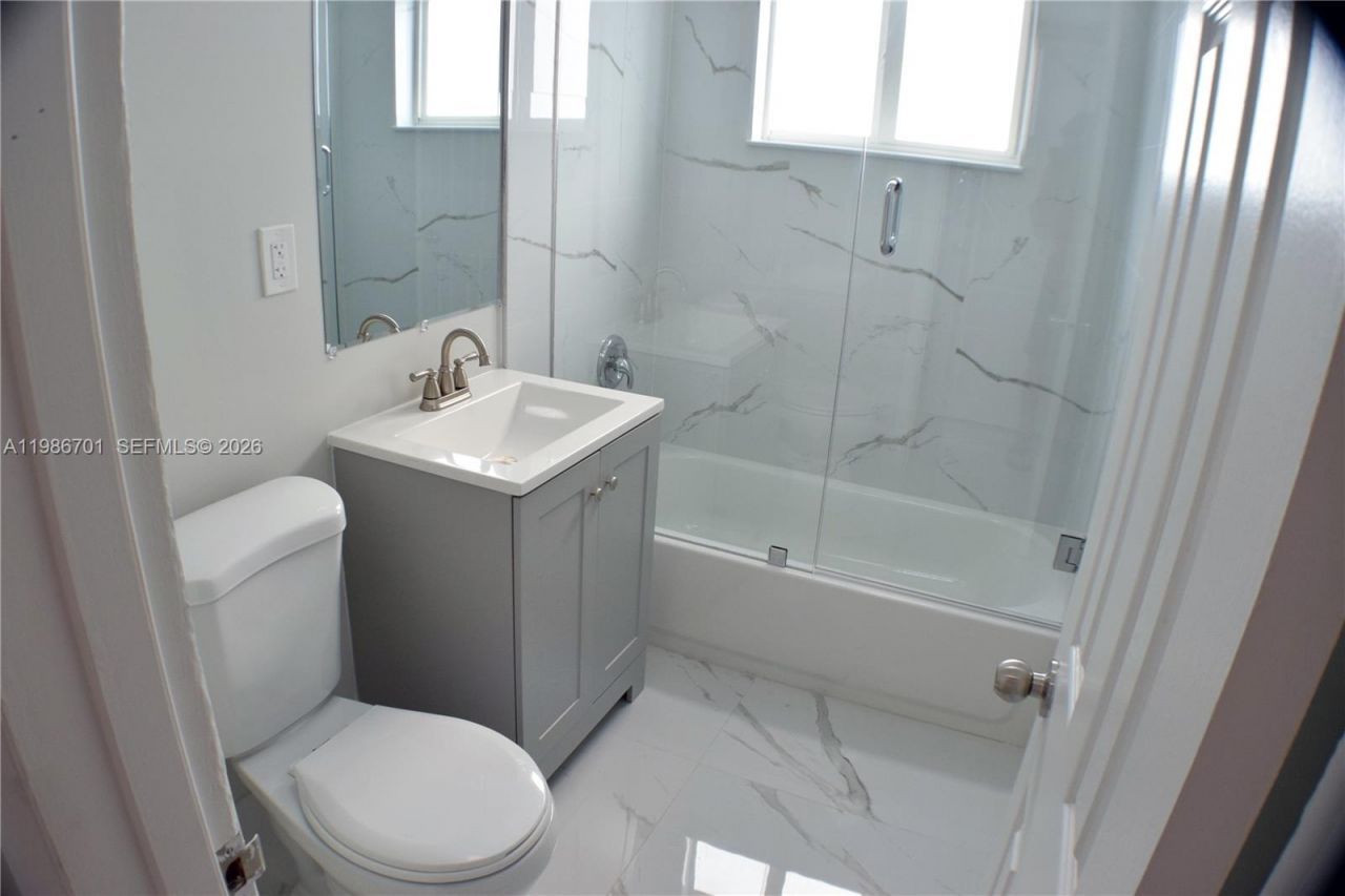 622 NE 6th St , Unit 2, Hallandale Beach, FL 33009 Photo