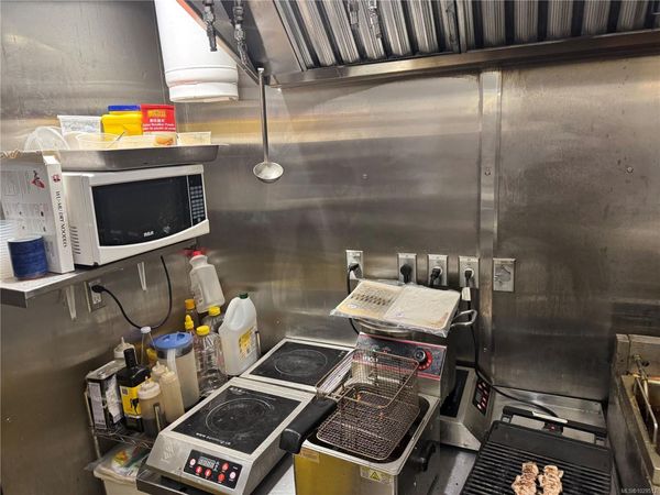 990 Blanshard St, Victoria, BC V8W 2H3