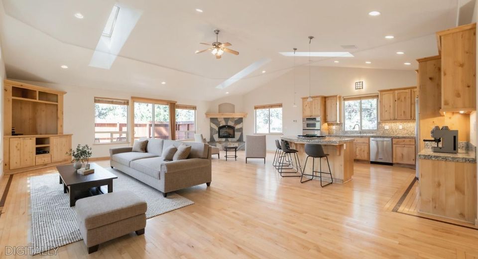 1040 Truckee Drive, South Lake Tahoe, CA 96150 Photo