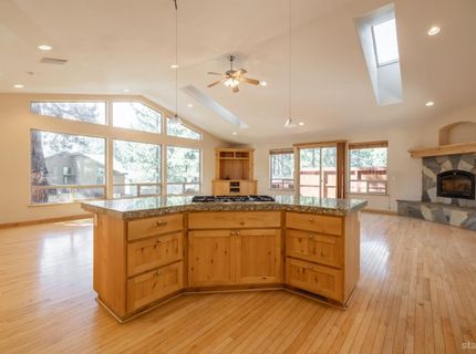 1040 Truckee Drive, South Lake Tahoe, CA 96150 Photo
