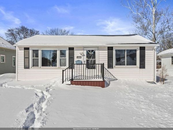 1833 N CHARLOTTE STREET, Appleton, WI 54911
