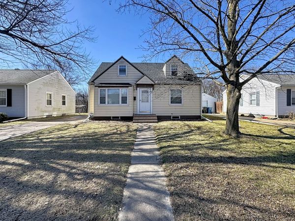 14 Blackhawk Hills Court , Rock Island, IL 61201