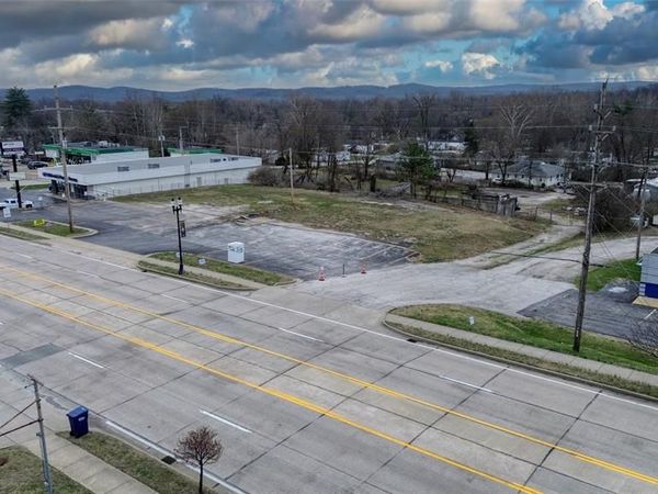 1710 W Osage Street , Pacific, MO 63069