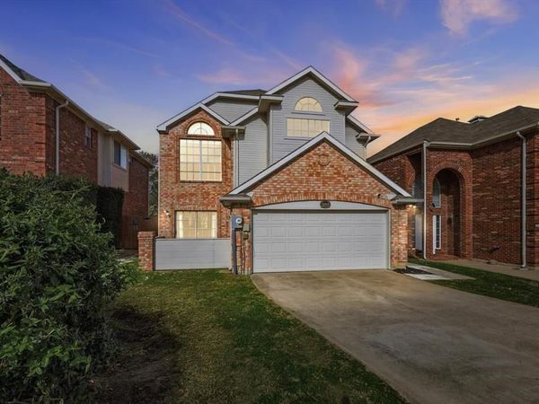 2094 Montclair Lane, Lewisville, TX 75067