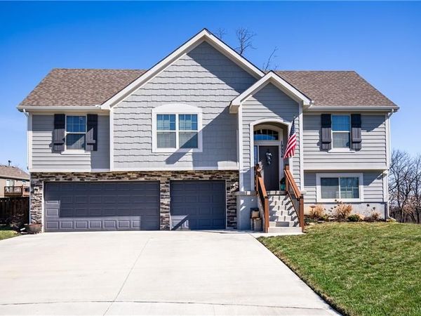 19934 W 221st Street, Spring Hill, KS 66083