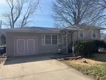 2403 NE 61st Terrace, Gladstone, MO 64118