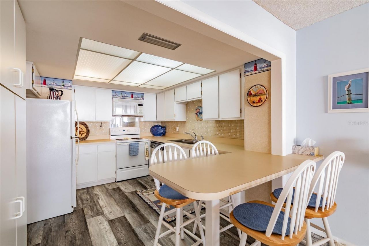 17920 Gulf Boulevard, Unit 1208, Redington Shores, FL 33708 Photo