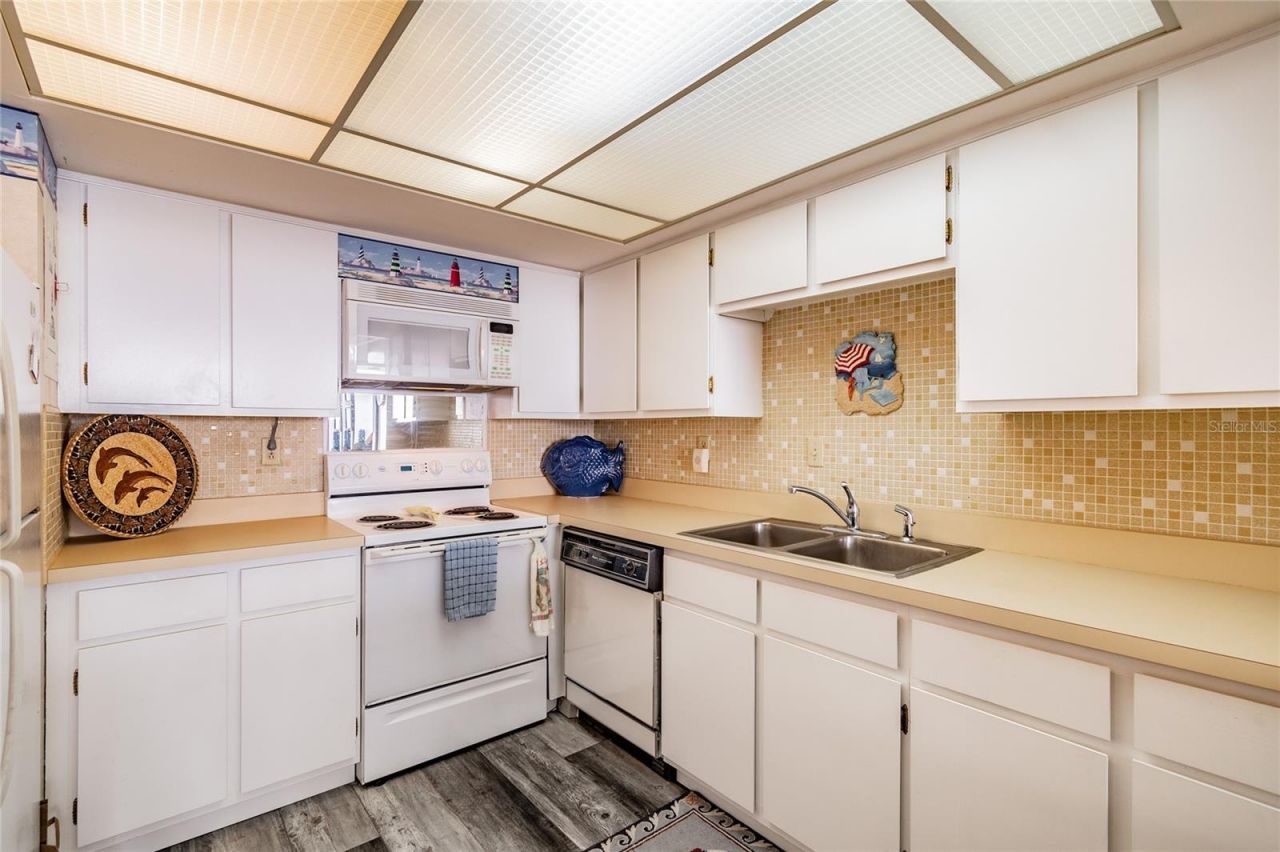 17920 Gulf Boulevard, Unit 1208, Redington Shores, FL 33708 Photo