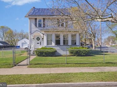 403 W BROAD STREET, PAULSBORO, NJ 08066