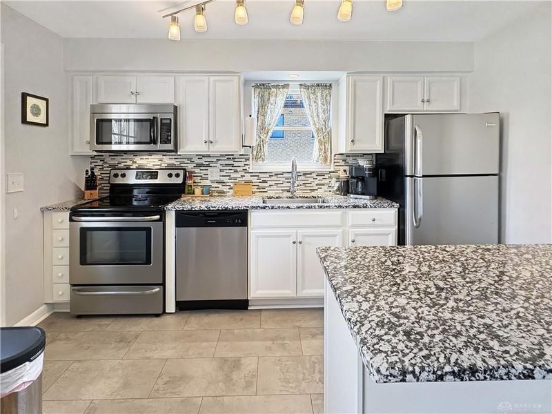 2872 Roseann Lane, Green Township, OH 45239 Photo 9