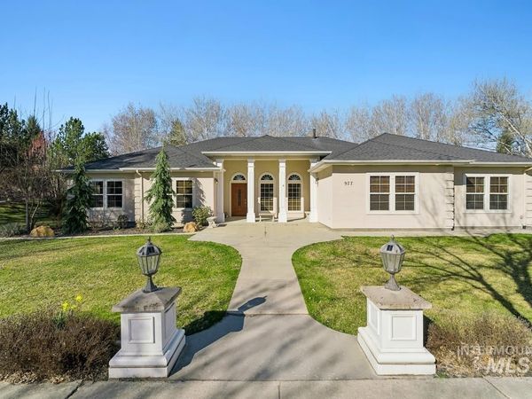 977 N Woodvalley, Eagle, ID 83616