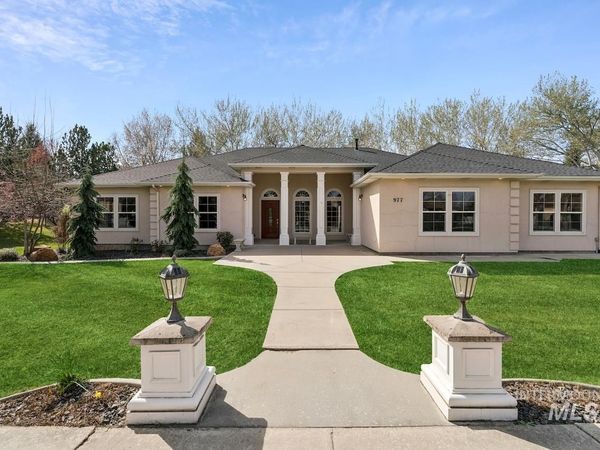 977 N Woodvalley, Eagle, ID 83616