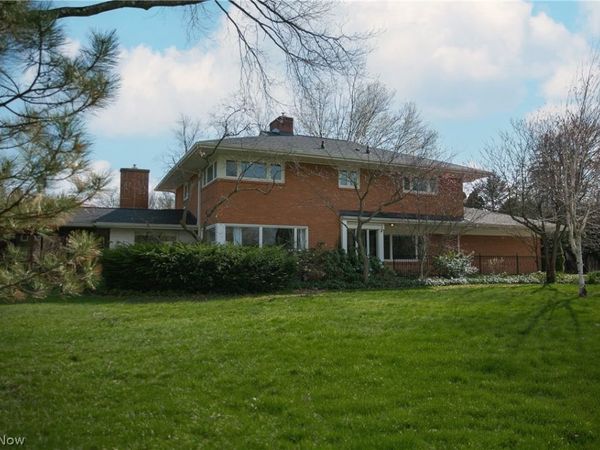 3224 Halsey Drive NE, Warren, OH 44483