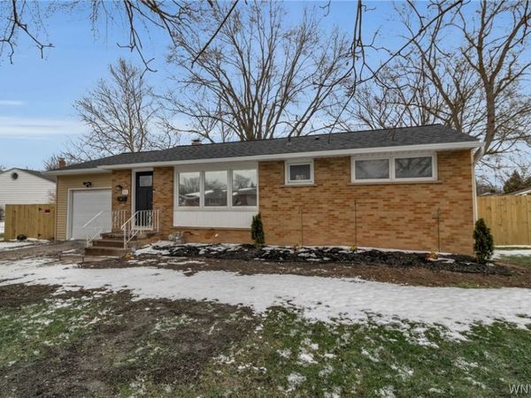 21 Eisenhower Drive, Lockport, NY 14094