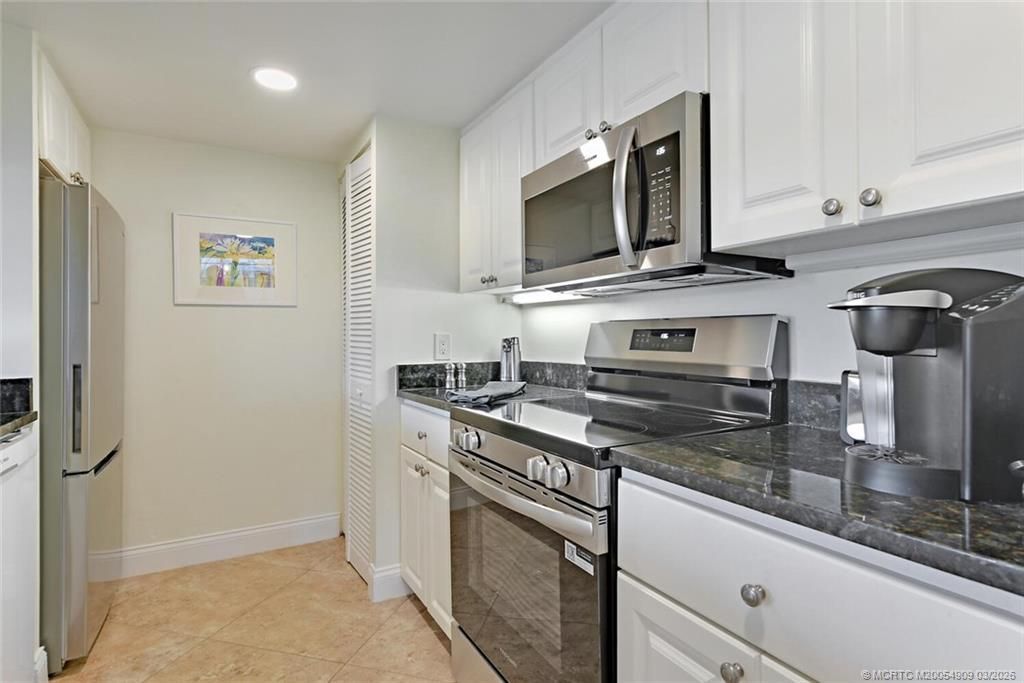 303 NE Golfview Circle, Stuart, FL 34996 Photo